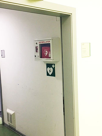 Defibrillator (AED)